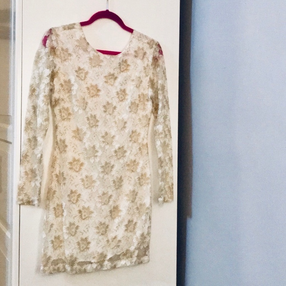 Worn 3x: white lace dress with gold flowers